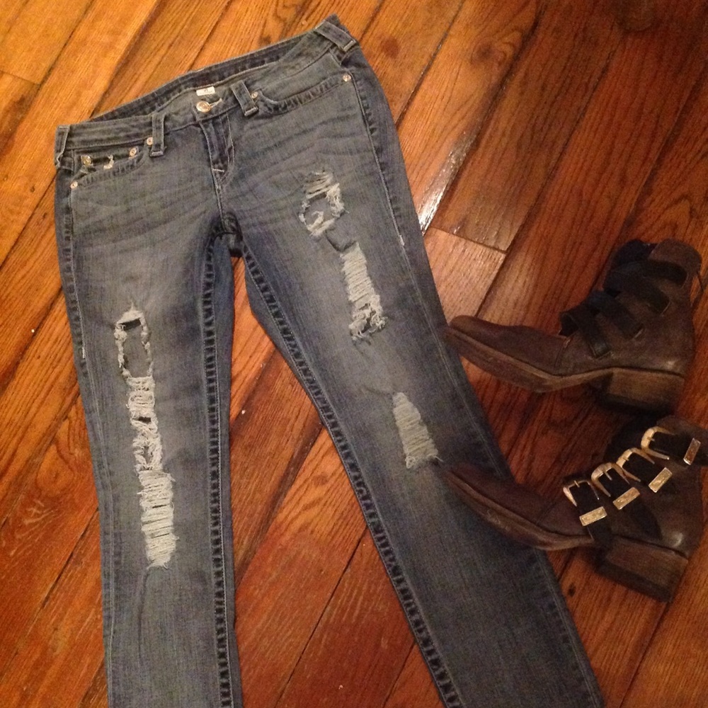 ❌ SOLD ❌ True Religion Ripped Skinny